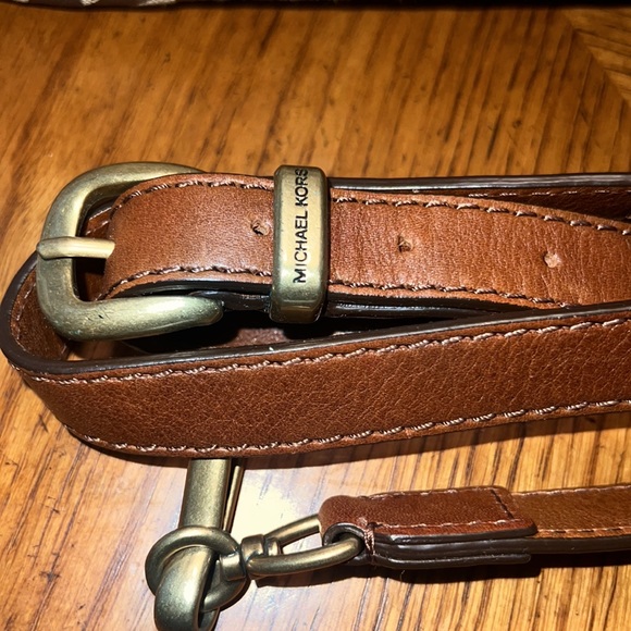 Michael Kors Signature Canvas & Leather Satchels Hand Bag - Picture 9 of 10